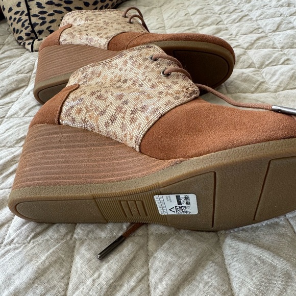 TOMS Women's Tan Wedge Booties - Picture 4 of 6